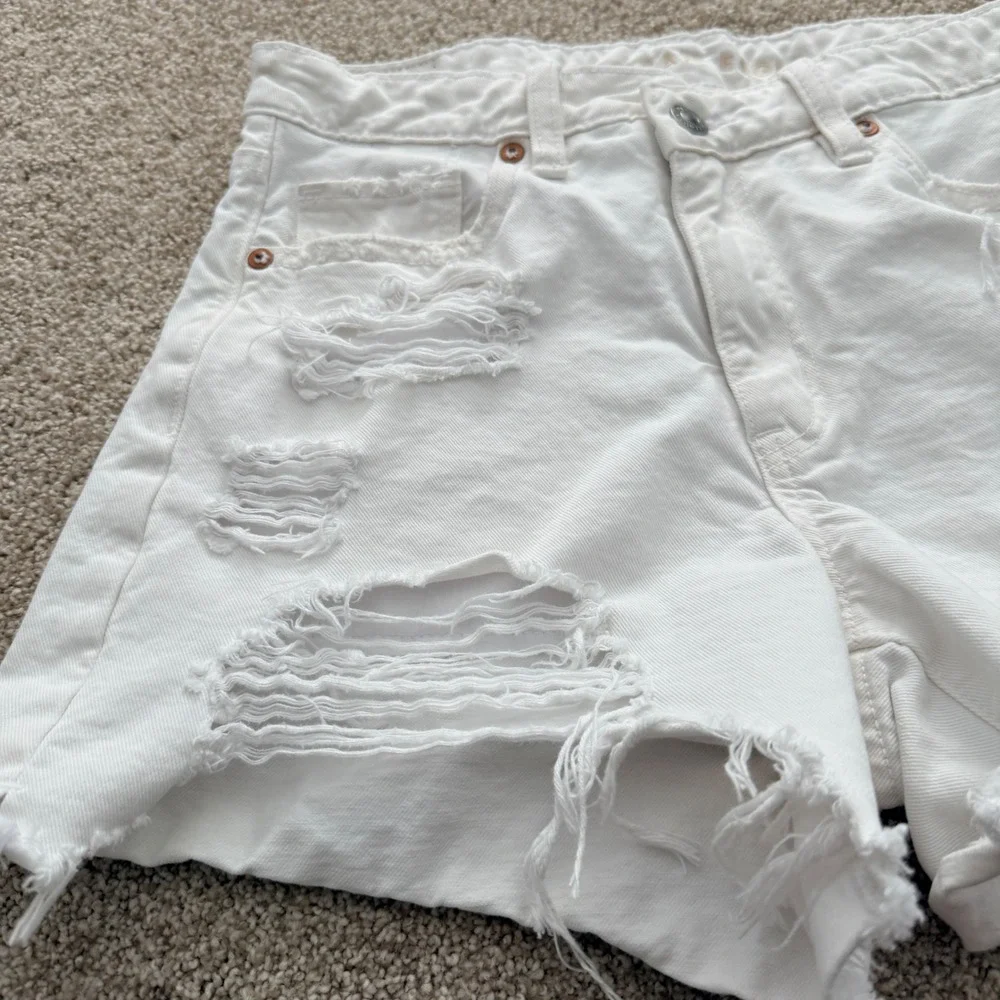 American Eagle Baggy Denim Shorts Womens 2 White Highest Rise Distressed Raw Hem